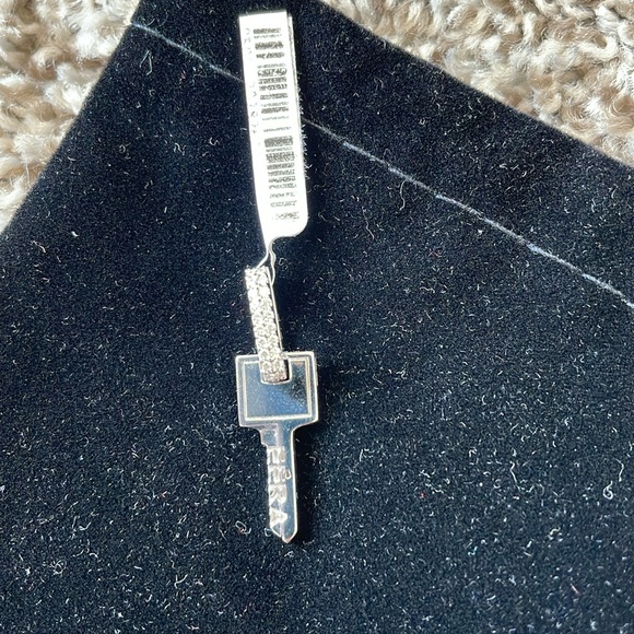 EERA Key White Gold Diamond Single Earring - Picture 7 of 17